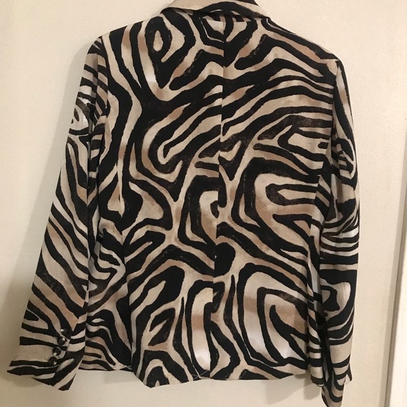 Chicos single button blazer NWT Animal print  Chicos Size (2) standard Medium - Picture 2 of 3